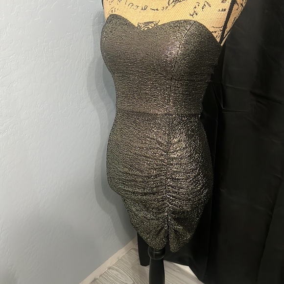 B Smart ruched strapless dress - Picture 2 of 4